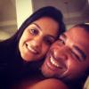 Adriano Imperador está noivo de Renata Fontes, de 23 anos