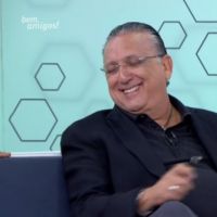Galvão Bueno comenta selinho em Pedro Bial: 'Brincadeira. Muito carinho'