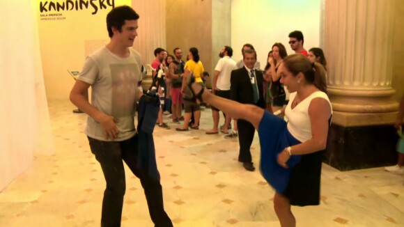 Mateus Solano e Cissa Guimarães imitam dança de Michael Jackson na TV