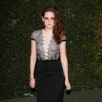 Kristen Stewart prestigia evento em Hollywood sem Robert Pattinson