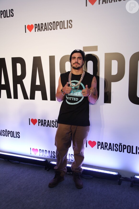 Caio Castro posa para o fotógrafos, na festa de 'I Love Paraisópolis'