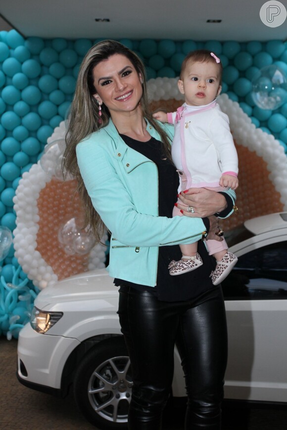 Mirella Santos levou a pequena Valentina para o aniversário de Isabella, Filha de Carol Celico e Kaká