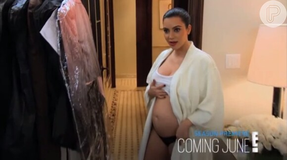 Kim Kardashian exibe barrigão no reality show 'Keeping Up With The Kardashians', em 23 de maio de 2013