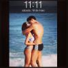 Apaixonada, Pérola colocou como tela de fundo do celular uma foto do casal em clima de romance na praia