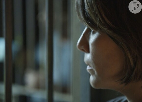 Beatriz (Gloria Pires) após deixar a prisão: 'Não tenho nada pra levar daqui, nem lembrança'
