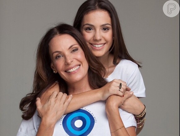 Carolina Ferraz e Valentina não disfarçam que são mãe e filha