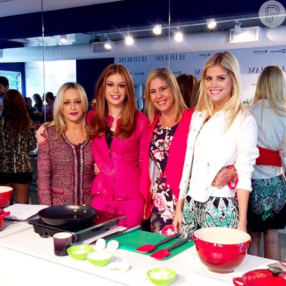 O evento especial de Dia das Mães reuniu várias famosas com suas mães. Na foto, Marina Ruy Barbosa (à esquerda) posa com a mãe, Geoconda. A blogueira Lala Rudge também levou a sua, dona Sandra Rudge