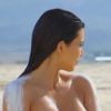 Kim Kardashian comentou a doença de pele da qual é portadora, a psioríase: 'Não há nada que eu possa fazer a respeito, então não há razão para me sentir desconfortável com isso'