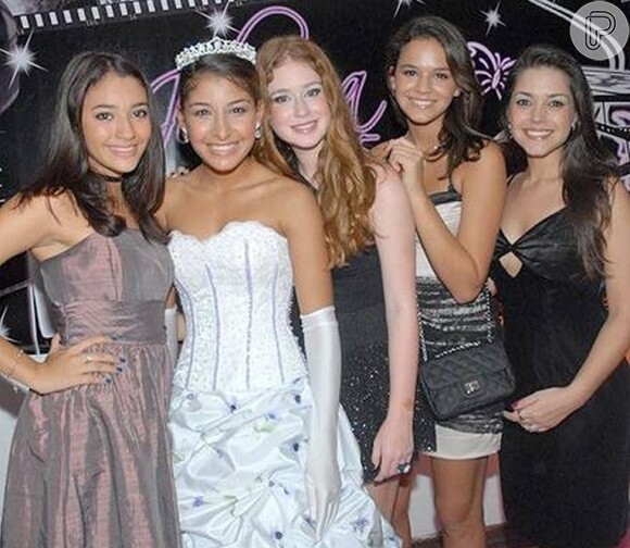 Marina Ruy Barbosa com Carolina Oliveira, Bruna Marquezine e Thais Fersoza na festa de 15 anos de Juliana Xavier