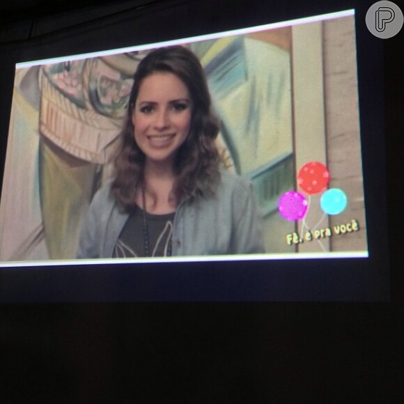 Sandy gravou um vídeo de homenagem aos 30 anos de Fernanda Paes Leme