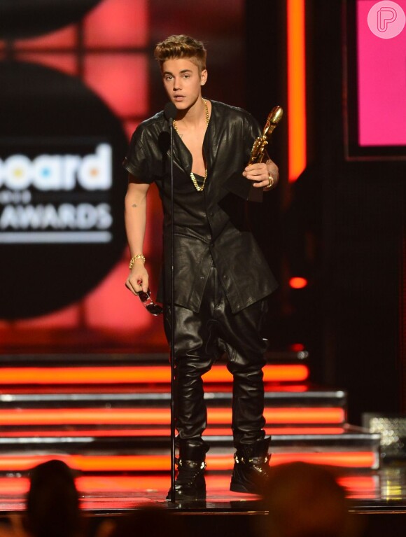 Justin Bieber foi vaiado ao receber o Milestone Award, no Billboard Music Awards 2013
