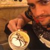Rodrigo Godoy também postou foto bebendo café com ouro, em rede social