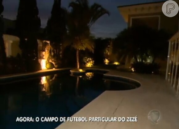 Zezé Di Camargo diz que pouco aproveita o luxo que a mansão oferece. 'Moro há 12 anos nesta casa e devo ter entrado quatro vezes na piscina. A sauna nunca foi ligada. Mas adoro reunir amigos para uma boa violada'
