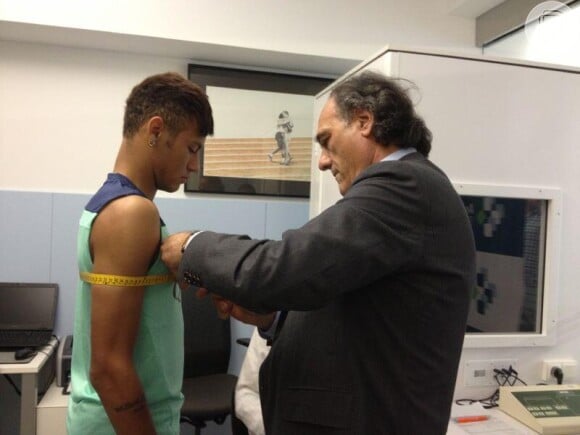 Neymar fez exames na 'Ciudad Deportiva', o CT do FC Barcelona, antes da grande apresentação no Camp Nou