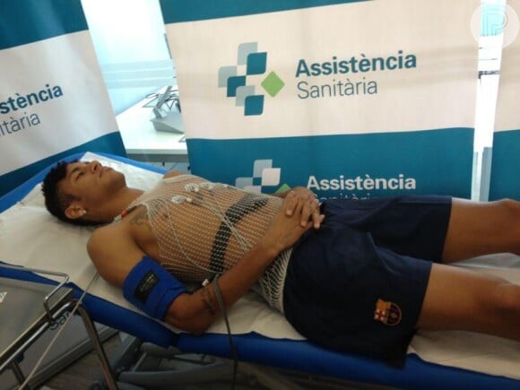 Neymar passa por bateria de exames médicos, que incluem radiografias, ressonâncias magnéticas e ecocardiograma