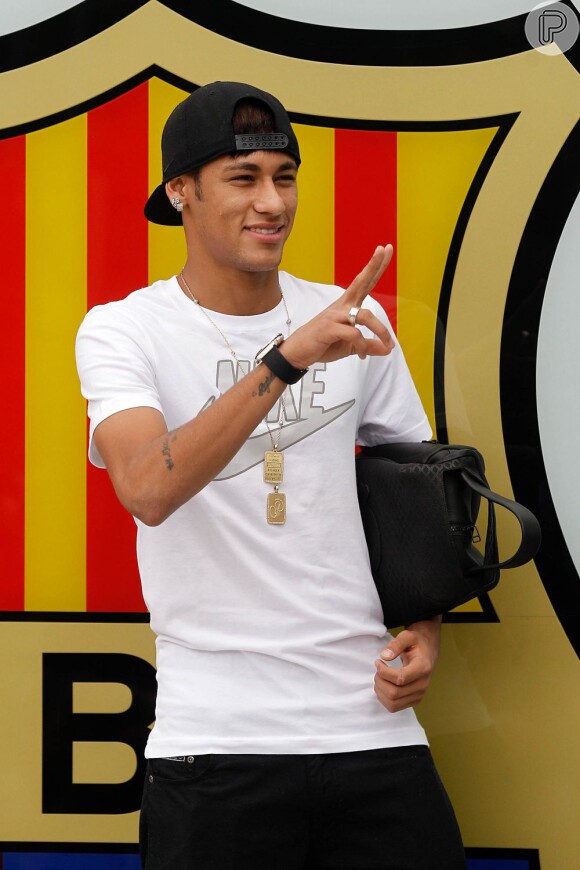 A transferência de Neymar custou € 57 milhões (aproximadamente R$ 158 milhões) ao Barcelona