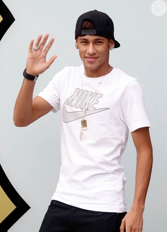 Neymar falou da emoção no gramado do Camp Nou: 'Eu me segurei muito para não chorar porque, como eu disse, é a realização de um sonho'