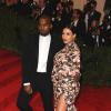 O primeiro filho do casal Kim Kardashian e Kanye West será uma menina