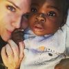 Giovanna Ewbank visita orfanato na África e se encanta por um bebê: 'Queria tanto levá-lo comigo'