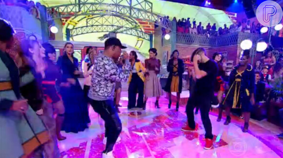 Caio Castro, Márcio Victor e Arlindo Cruz cantam e dançam 'Gordinho Gostoso'