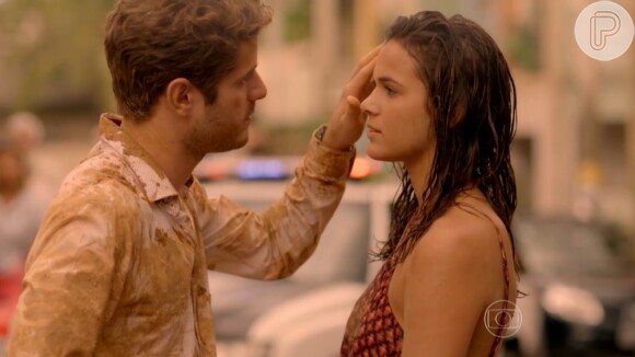 Mesmo após terminarem o namoro, Mari (Bruna Marquezine) e Ben (Maurício Destri) não conseguem ficar longe um do outro em 'I Love Paraisópolis'