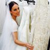 'Escolhendo vestido de noiva', escreveu Paolla Oliveira