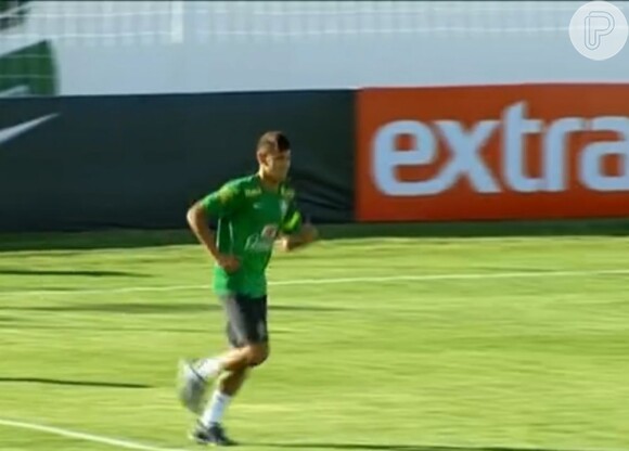 Neymar surpreendeu ao aparecer no treino da Seleção Brasileira, nesta terça-feira, 04 de junho de 2013