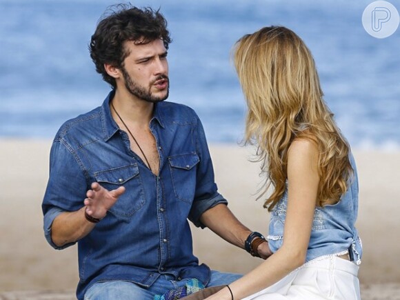 Pedro (Jayme Matarazzo) encontra Júlia (Isabelle Drummond) e conta que está solteiro, na novela 'Sete Vidas'