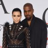 Kim Kardashian chegou acompanhada do marido, Kanye West, usando um vestido transparente da grife Proenza Schouler para o evento de moda 2015 CFDA Fashion Awards, em Nova York, Estados Unidos nesta segunda-feira, 1 de junho de 2015