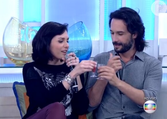 Monica Iozzi fez brinde ao amor com Rodrigo Santoro, durante o 'Encontro'