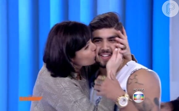 Caio Castro foi 'vítima' da apresentadora Monica Iozzi, que adora tietar os galãs da Globo