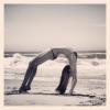 Miranda Kerr também publicou uma foto em seu Instagram, mostrando a elasticidade adquirida pela Ioga: 'Me alongando'