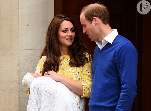 Kate Middleton e o príncipe William homenagearam o avô, a bisavó e a avó materna ao batizarem a filha de Charlotte Elizabeth Diana