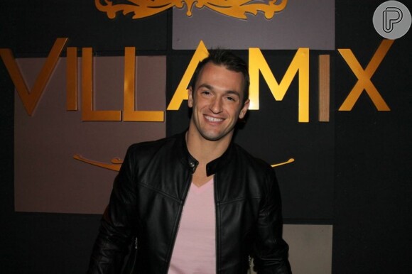 Diego Hypolito curte a noite de 5 de junho de 2013 no show da cantora Anitta