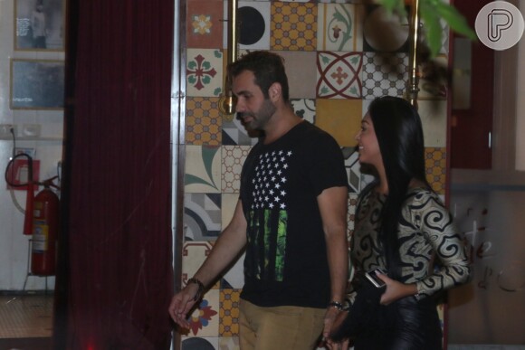 Amanda Djehdian namorou muito na noite de domingo, 7 de junho de 2015. A ex-participante do 'BBB15' trocou beijos com o empresário Gustavo Bernardes e comemorou o encontro em seu Instagram: 'Jantar mais que especial'