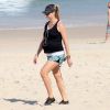 A atriz tem praticado caminhadas na praia regularmente para manter a forma e permanecer saudável ao longo da gravidez
