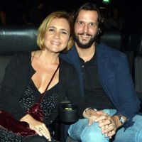 Adriana Esteves e Vladimir Brichta prestigiam pré-estreia de filme no Rio