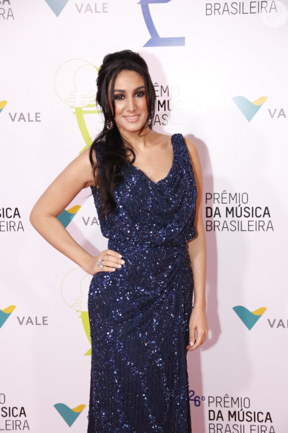 Marina Elali confere o 26º Prêmio da Música Brasileira com vestido brilhoso