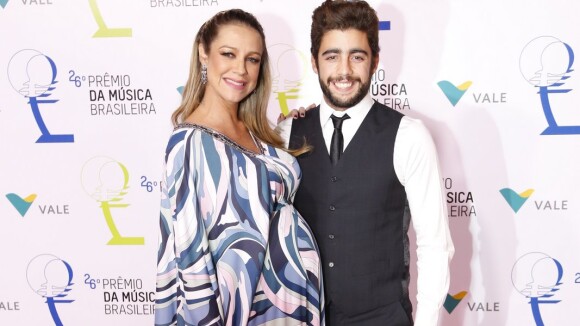 Grávida, Luana Piovani e mais famosas vão ao Prêmio da Música Brasileira. Looks!