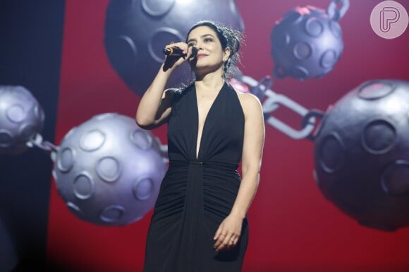 Letícia Sabatella canta no 26º Prêmio da Música Brasileira, que aconteceu no Theatro Municipal, no Centro do Rio de Janeiro