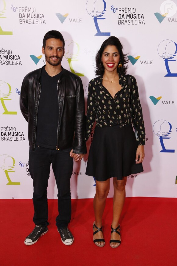 Bela Gil e o marido, João Paulo Demasi, no 26º Prêmio da Música Brasileira, que aconteceu no Theatro Municipal, no Centro do Rio de Janeiro