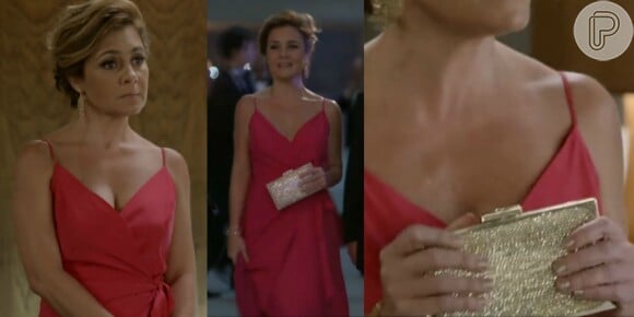 Para a premiação da empresa Souza Rangel, Inês (Adriana Esteves) usou vestido da grife A.Brand e clutch Carmen Steffens