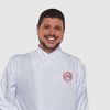 Finalista da segunda temporada do 'MasterChef', Raul Lemos é publicitário e nasceu em Santos (São Paulo). Formado em Marketing, aos 34 anos, busca nas culinárias indiana, árabe, libanesa e asiática sua fonte de inspiração na hora de cozinhar