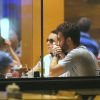 Monica Iozzi e o namorado, Felipe Atra, foram vistos em clima de romance no final de semana em restaurante do Rio de Janeiro