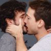 Igor AngelKorte e Guilherme Dollorto se beijam para a campanha Liberdade na vida na arte. Fotos foram divulgadas pelos organizadores nesta quinta-feira, 11 de junho de 2015