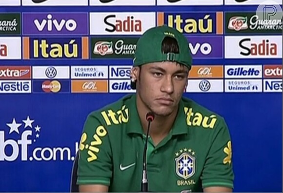 Neymar também negou que esteja sentindo dores nos joelhos: 'Estou à disposição'