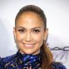Jennifer Lopez rouba cena no tapete vermelho do baile da amfAR em Nova York