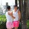 Cristiano Ronaldo e amigo passeiam pelas ruas de Miami Beach com mesmo look, nesta sexta-feira, 14 de junho de 2013