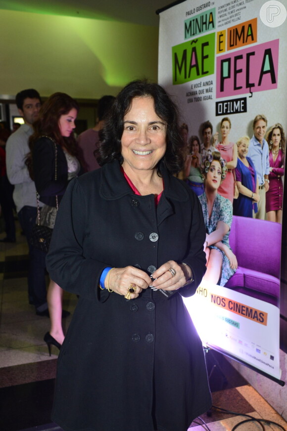 Regina Duarte posa na pré-estreia de 'Minha Mãe é Uma Peça'