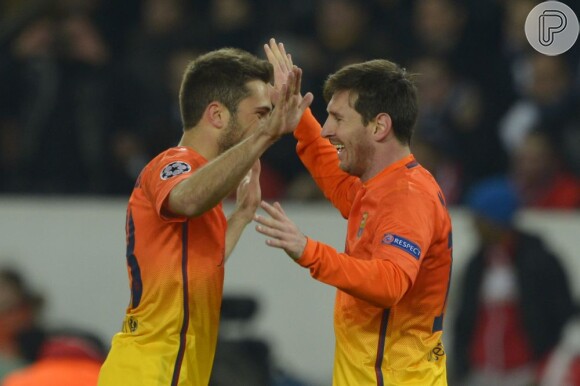 No Barcelona, Messi joga ao lado de Gerard Piqué